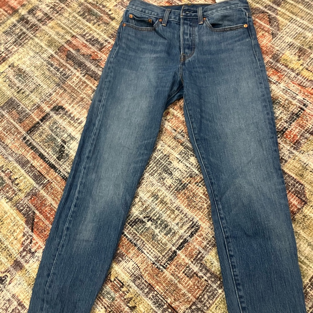 Classic Medium Wash Straight Leg women can be Men's Jeans also